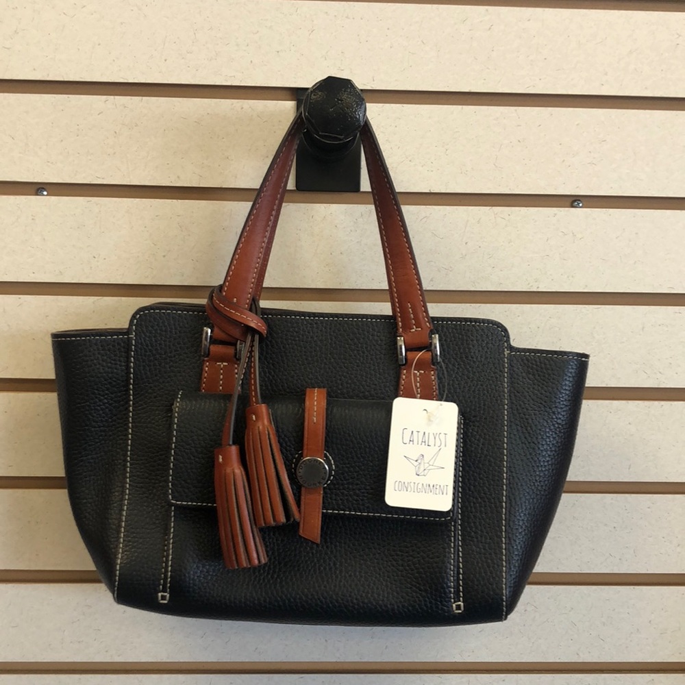 Donney & Bourke Black pebbled 2 handle vintage purse with tan accents.